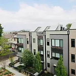 Modern Townhome Near Downtown Walk To Cws!