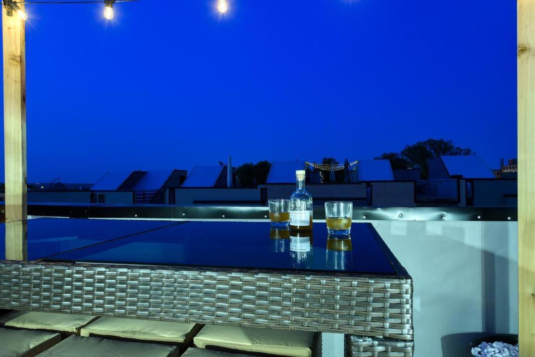 Casa de férias Modern Townhome Near Downtown Walk To Cws! *