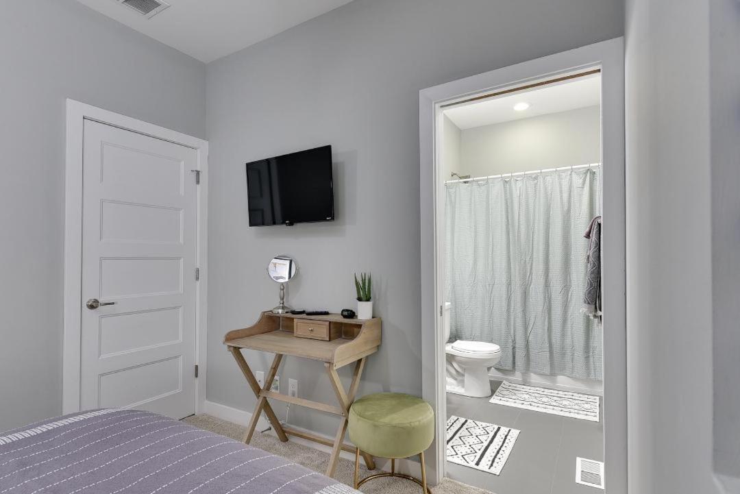 Modern Townhome Near Downtown Walk To Cws! Casa de férias Omaha