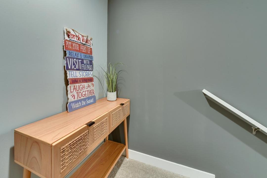 Modern Townhome Near Downtown Walk To Cws! Casa de férias Omaha