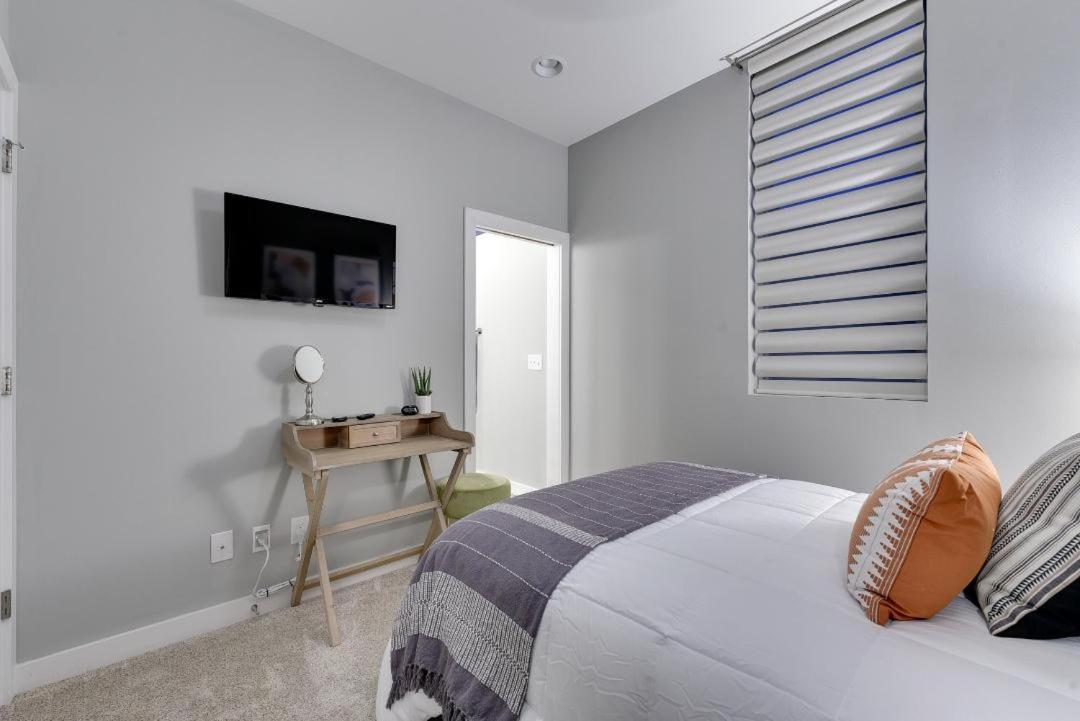 Modern Townhome Near Downtown Walk To Cws! Omaha