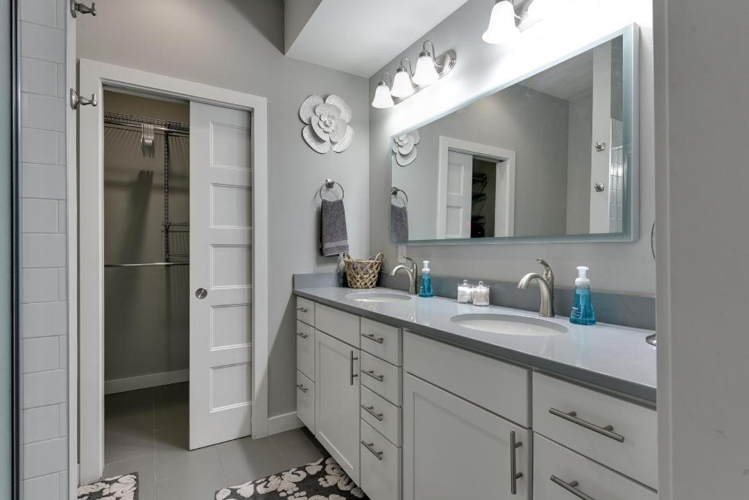 Casa de férias Modern Townhome Near Downtown Walk To Cws! Omaha
