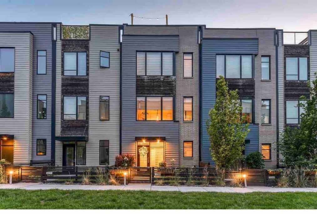 Modern Townhome Near Downtown Walk To Cws! Casa de férias Omaha